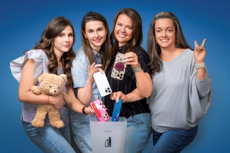 Lantana moms lead charge to delay kids’ smartphone use