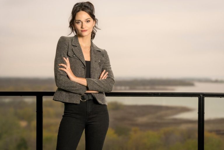 A Star in Two Worlds: Rachel Grunn balances Hollywood and home sales